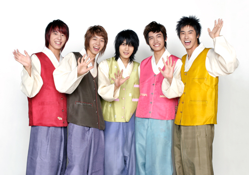 TVXQ wears hanbok for Korean thanksgiving
