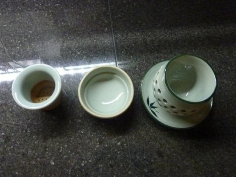 Korean celadon tea cup set This Korean celadon tea cup set has a strainer, cover, cup and saucer.