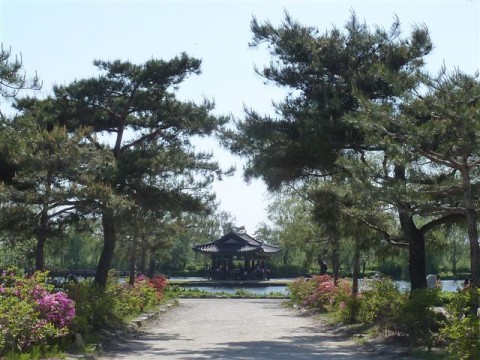 gungnamji05 Gungnamji, as seen from the entrance