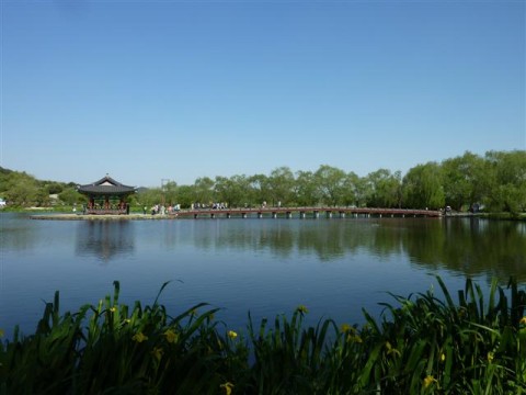 gungnamji06 The pavilion in the middle of the pond