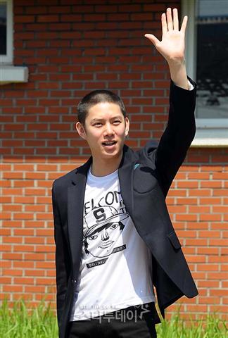 Kim Heechul Kim Heechul says goodbye to fans