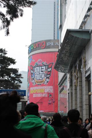 On the way to Lotte Young Plaza for the Girls Generation Pop-up Store
