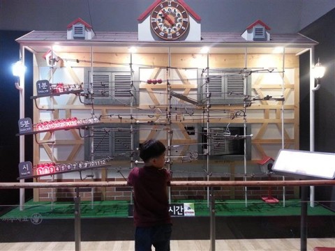 This huge mechanical clock teaches your kid the concept of time.