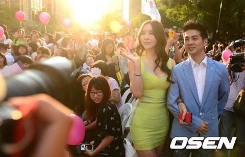 Harisoo with her husband attended the wedding... photo by Osen