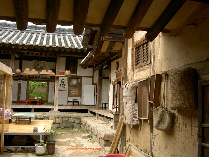 Inside a commoner's house in Andong's Hahoemaeul