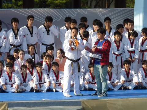 Seoul Taekwondo A lucky member of the audience got a stuffed doll